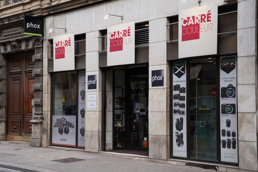 Façade de la boutique Carré Couleur à Lyon, spécialisée en matériel photo.