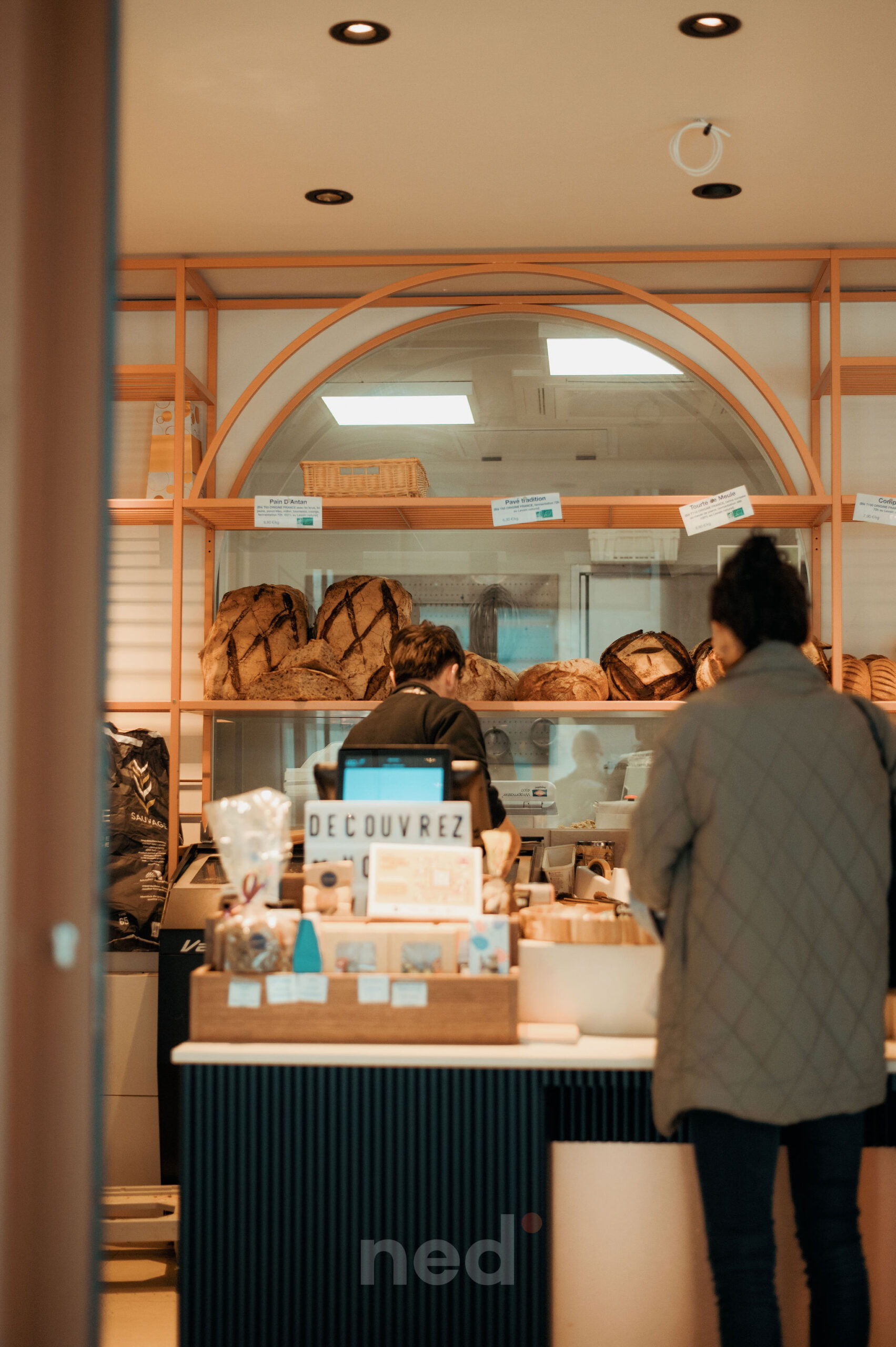 Clientèle dans la boutique Terrasson