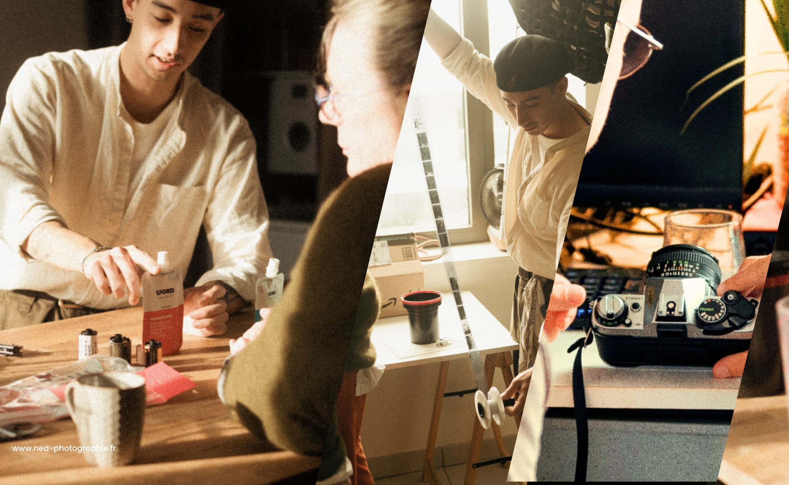 Deux jeunes photographes discutent autour d'une table d'atelier avec appareils photo argentiques et pellicules