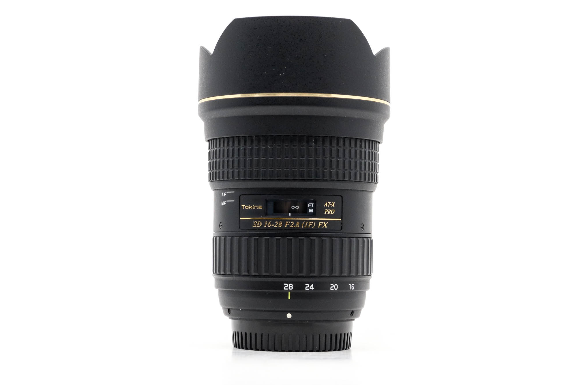 Objectif Tokina 16-28mm f2.8 monture Nikon, vue de face sur fond blanc