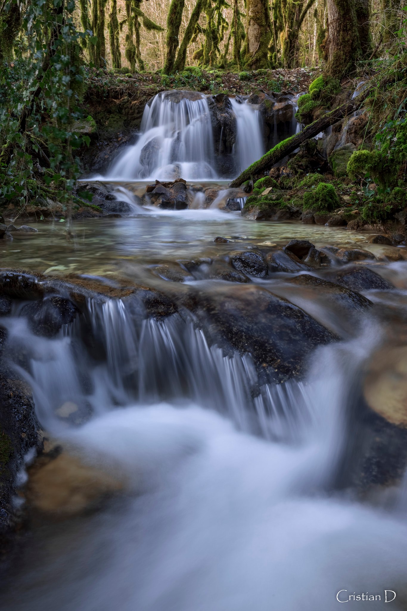 Explorer les cascades secrètes de l'Ain