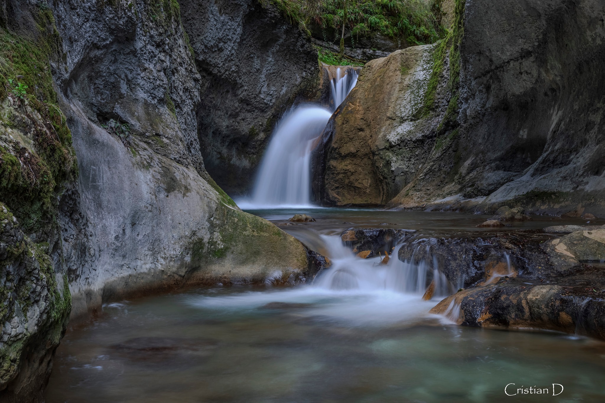 Explorer les cascades secrètes de l'Ain