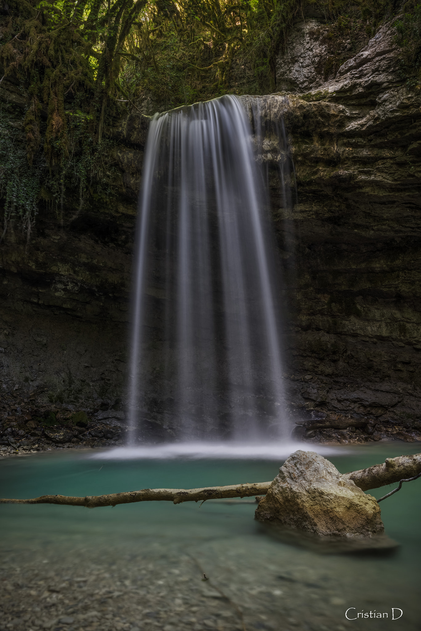 Explorer les cascades secrètes de l'Ain