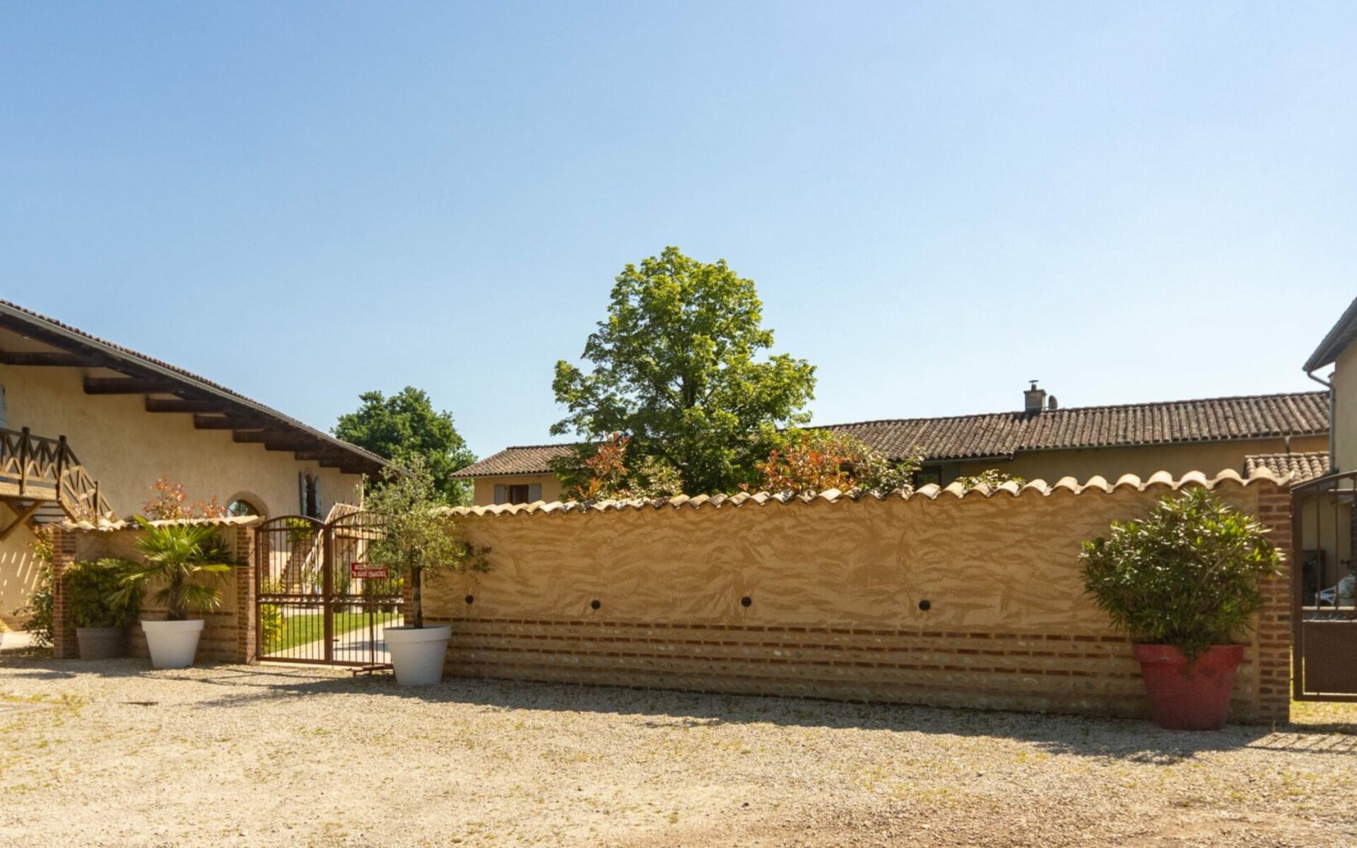 Le Charmay Sandrans ferme rénovée Dombes village 56 étangs lieu de mariage intimiste Ain micro-wedding