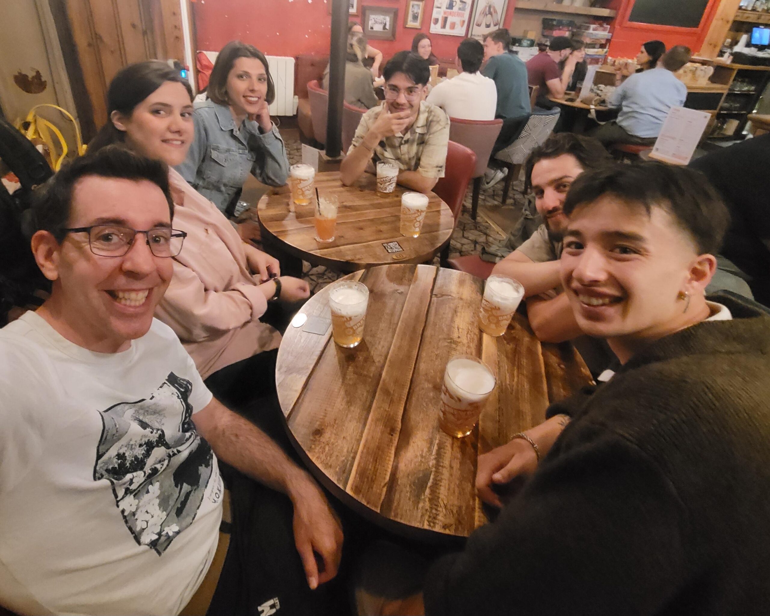 Groupe de participants souriants — atelier photo Lyon