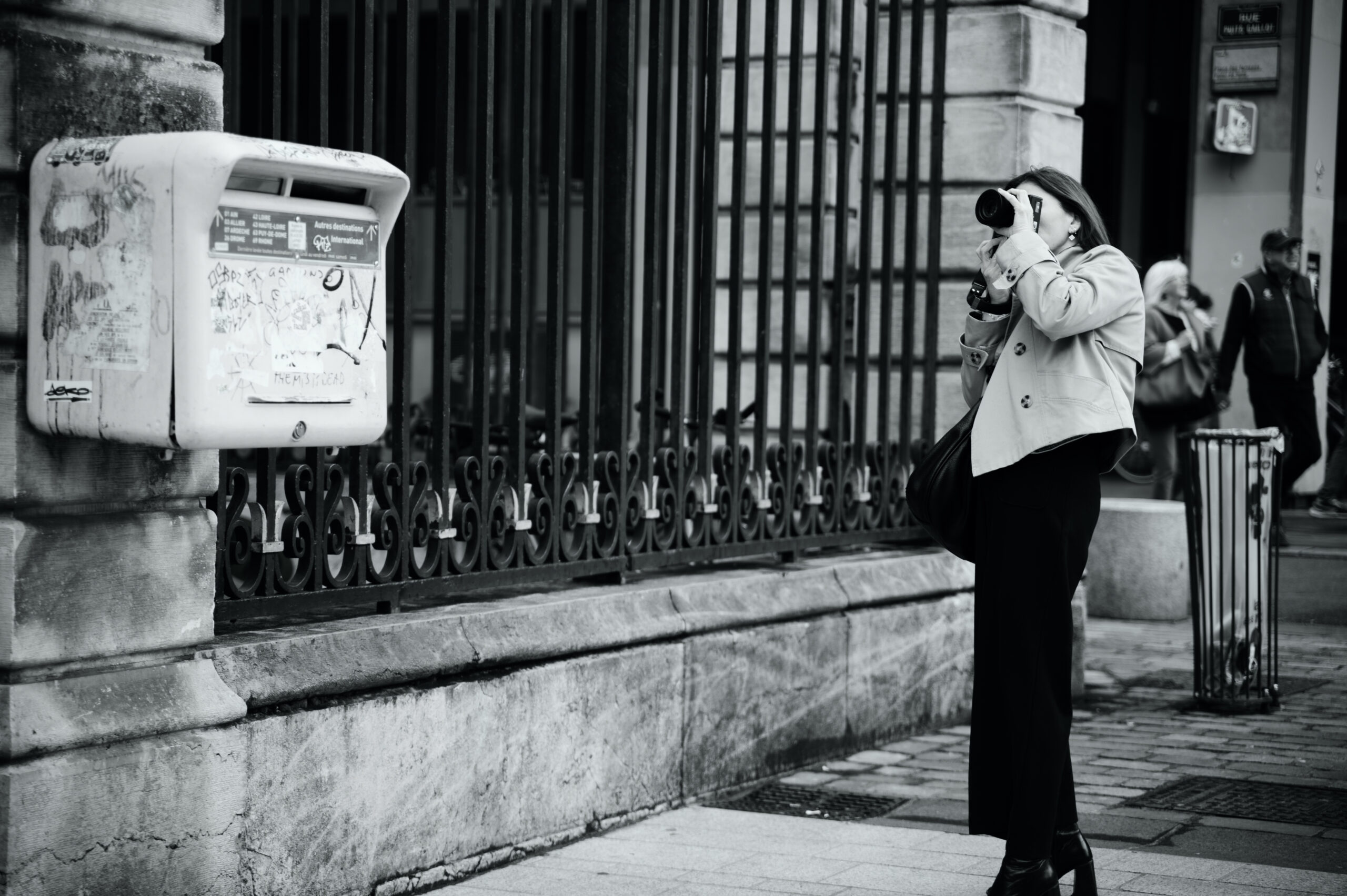 Sortie Street Photo N&B
