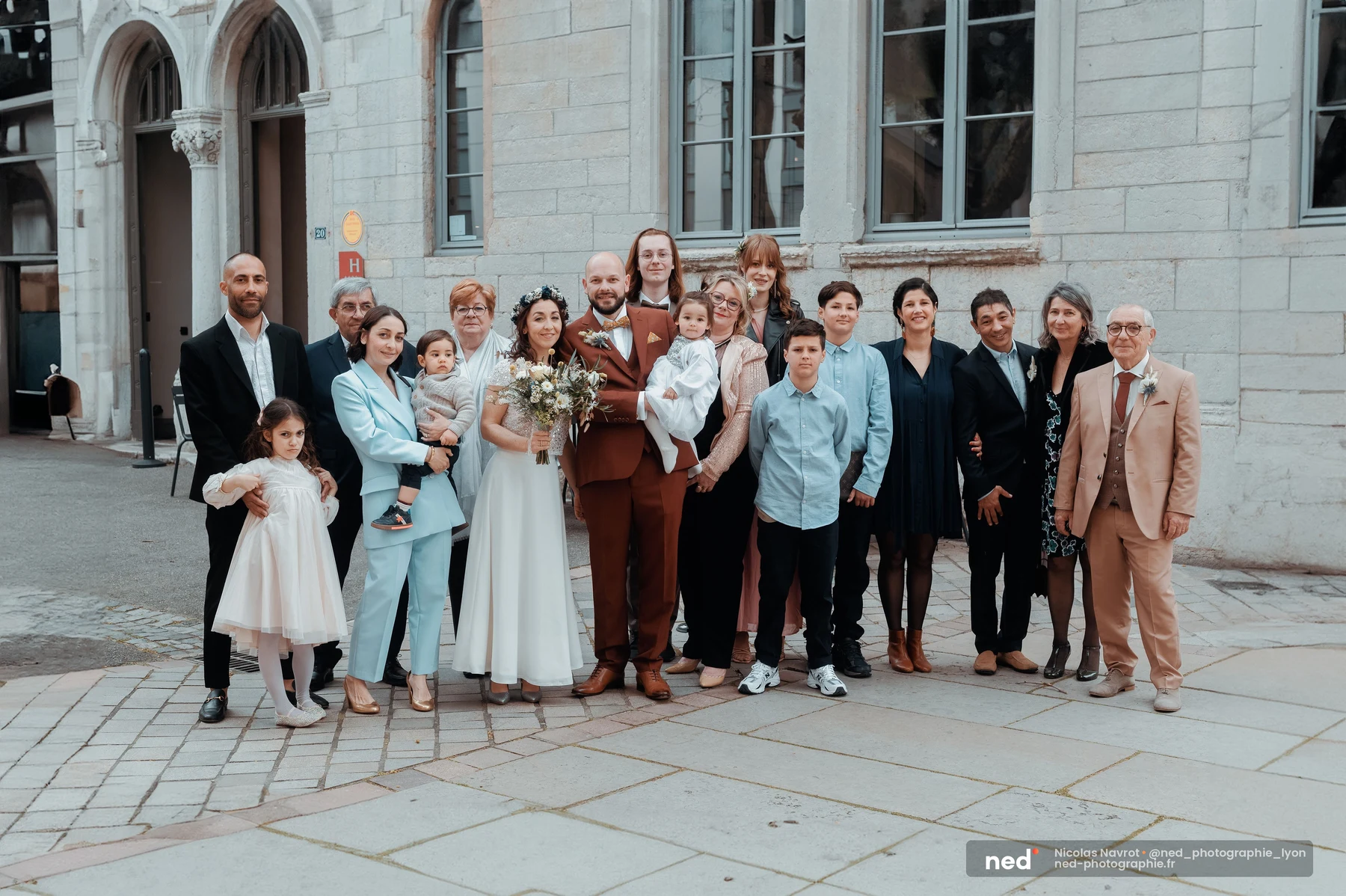Mariage à la Basilique Saint-Martin d'Ainay : avec la famille