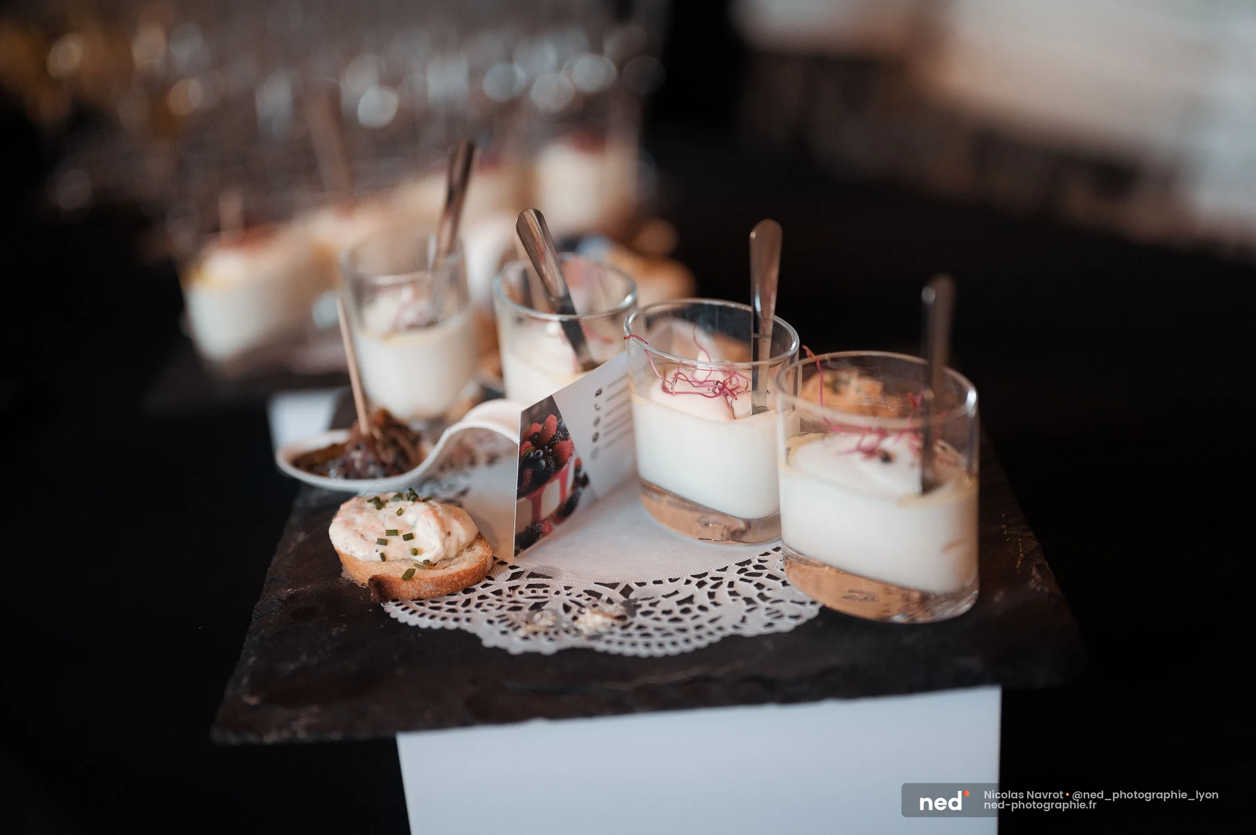 Verrines crémeuses toast et carte sur ardoise vin d'honneur mariage buffet amuse-bouches, mariage au Domaine de Tourieux