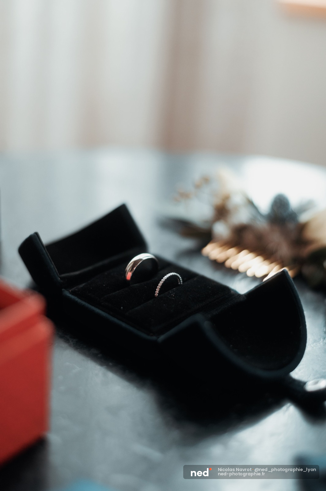 Alliances et bagues de mariage en gros plan