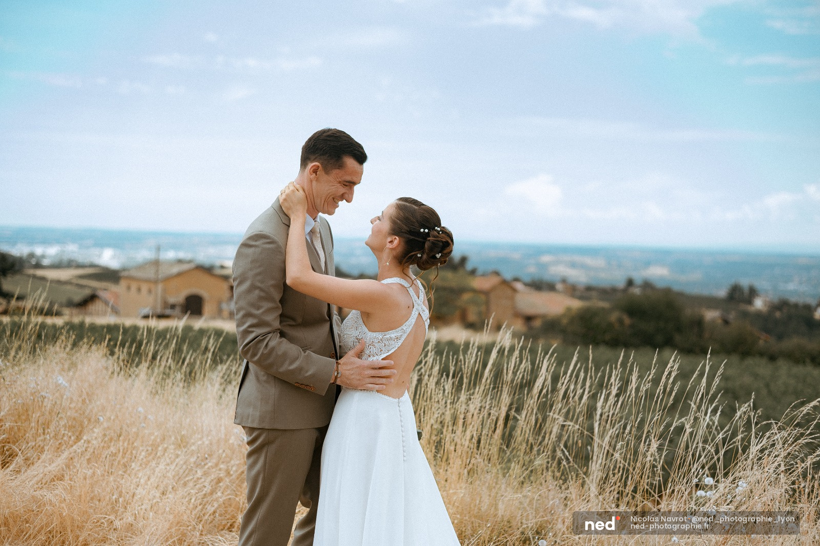 Couple mariage Toscane paysage doré
