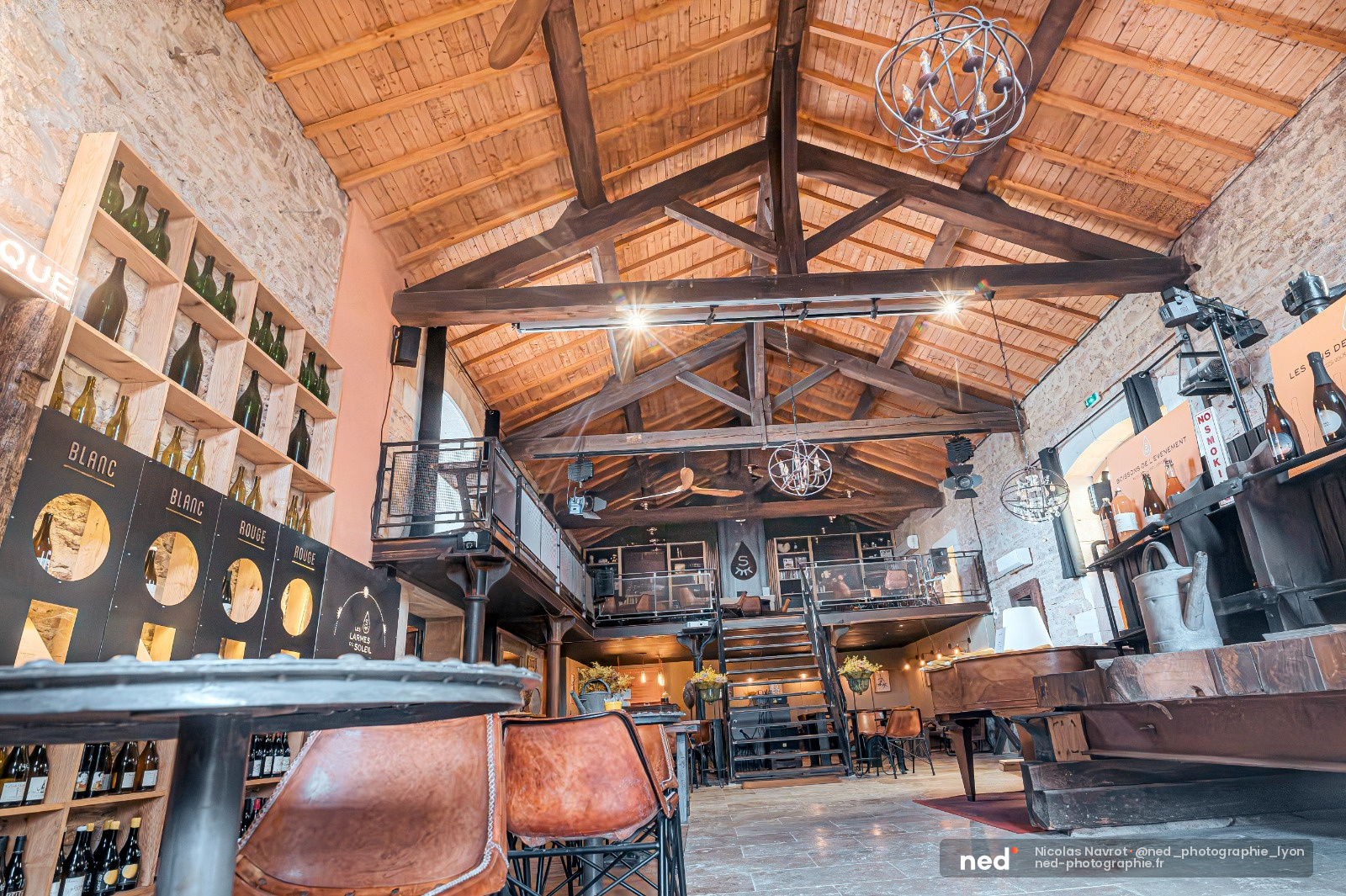 Intérieur moderne cave à vin architecture industrielle