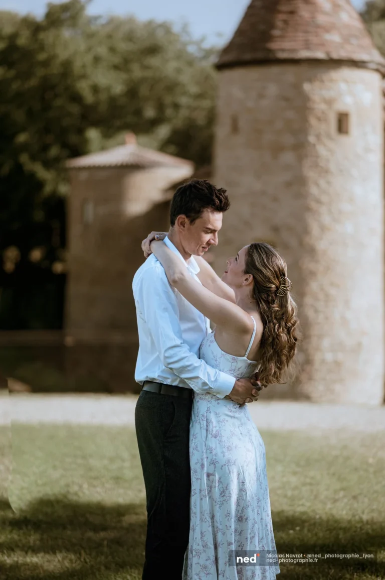 Séance photo de couple au Château du Sou : Camille & Théo