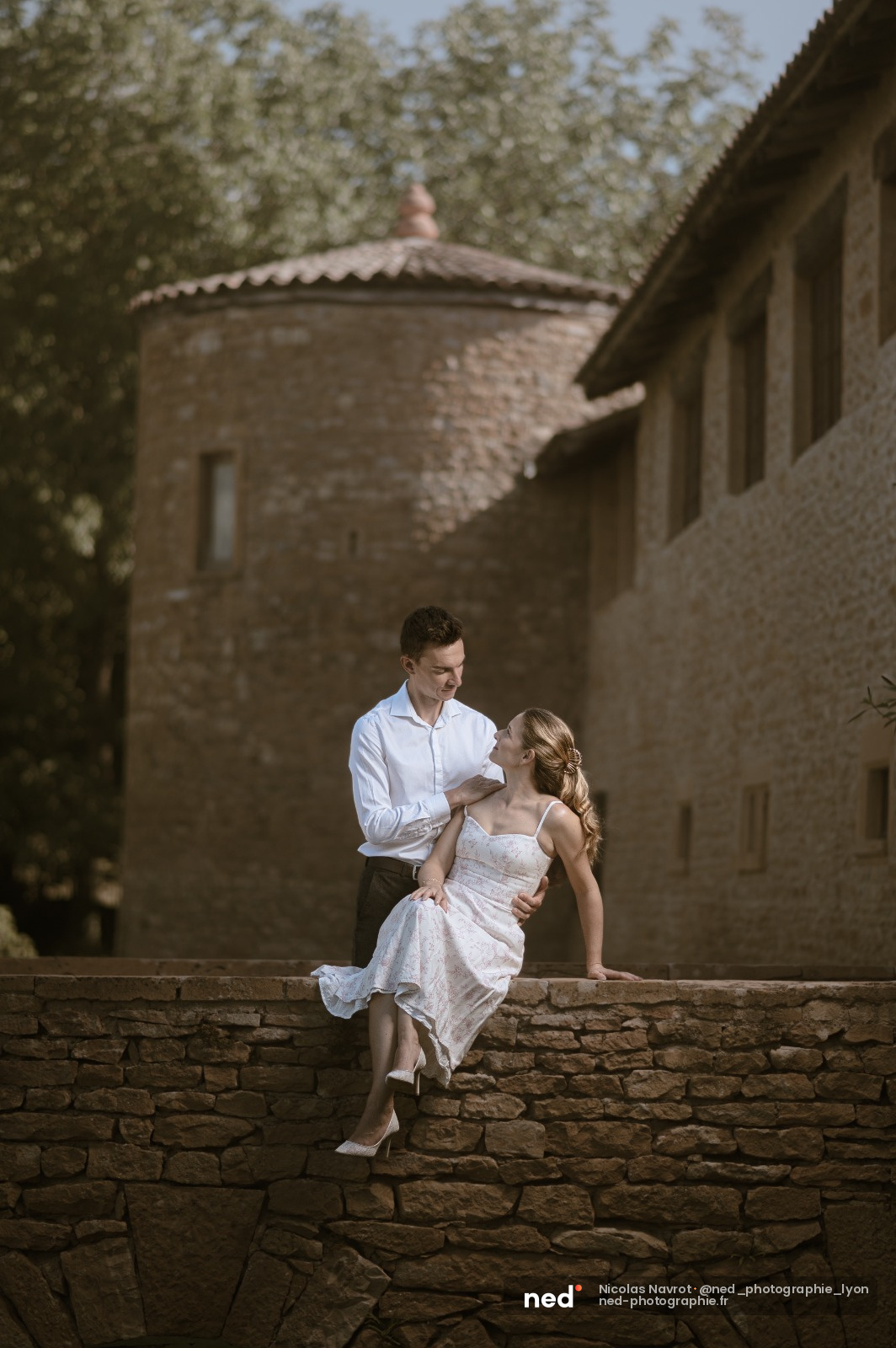 Photo couple devant architecture ancienne Lyon