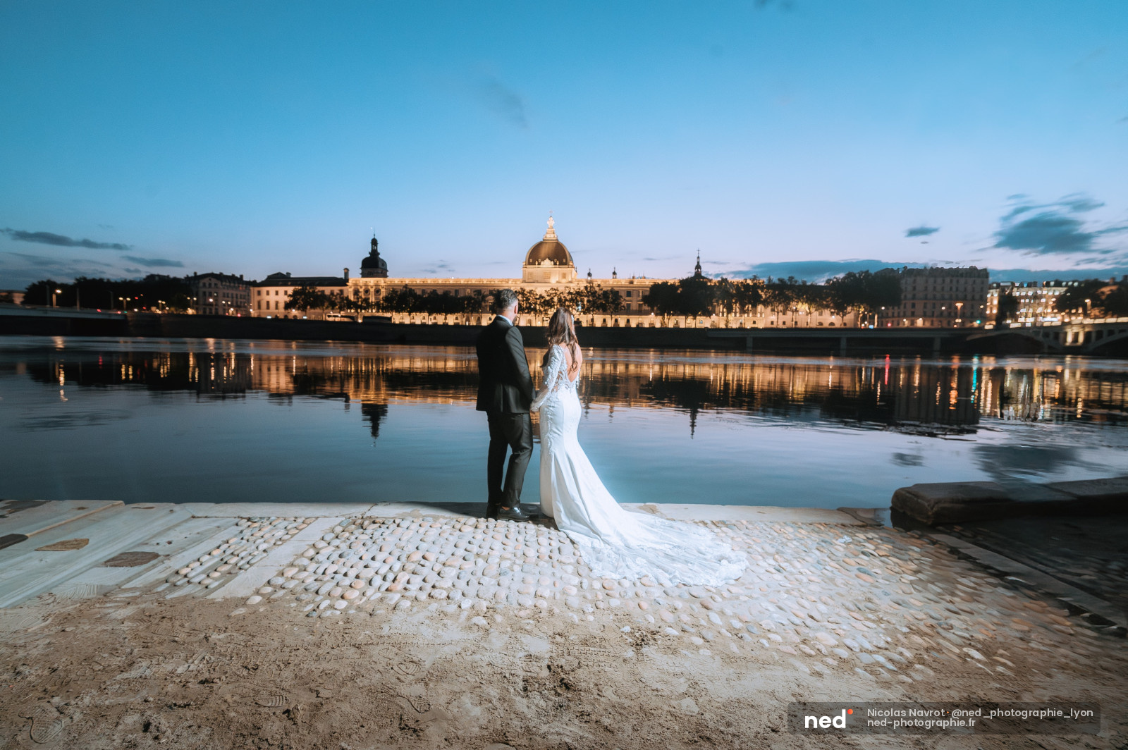 Photo mariage Lyon basilique Fourvière au coucher